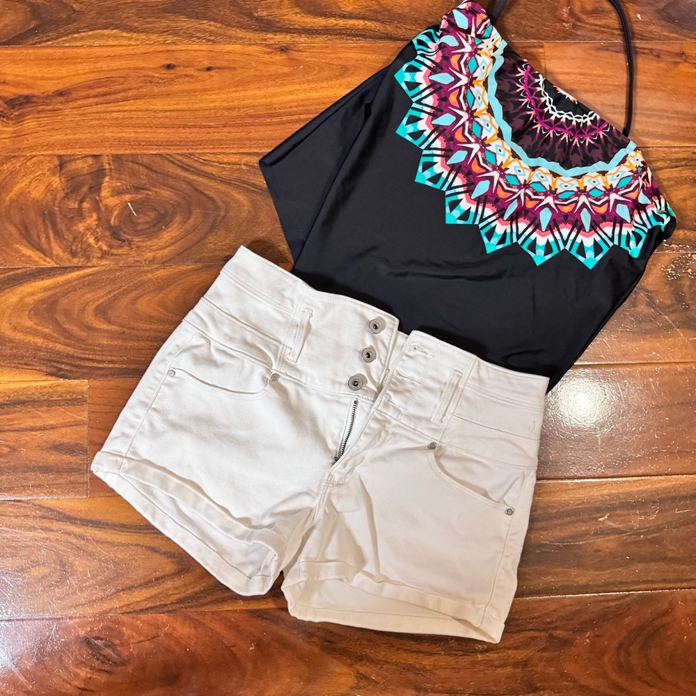 Mossimo Black Top with Colorful Pattern size medium
